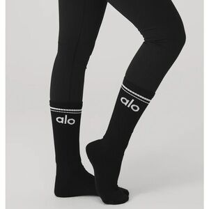 ALO Woman’s throwback barre socks for yoga or Pilates size M/L(8-11)